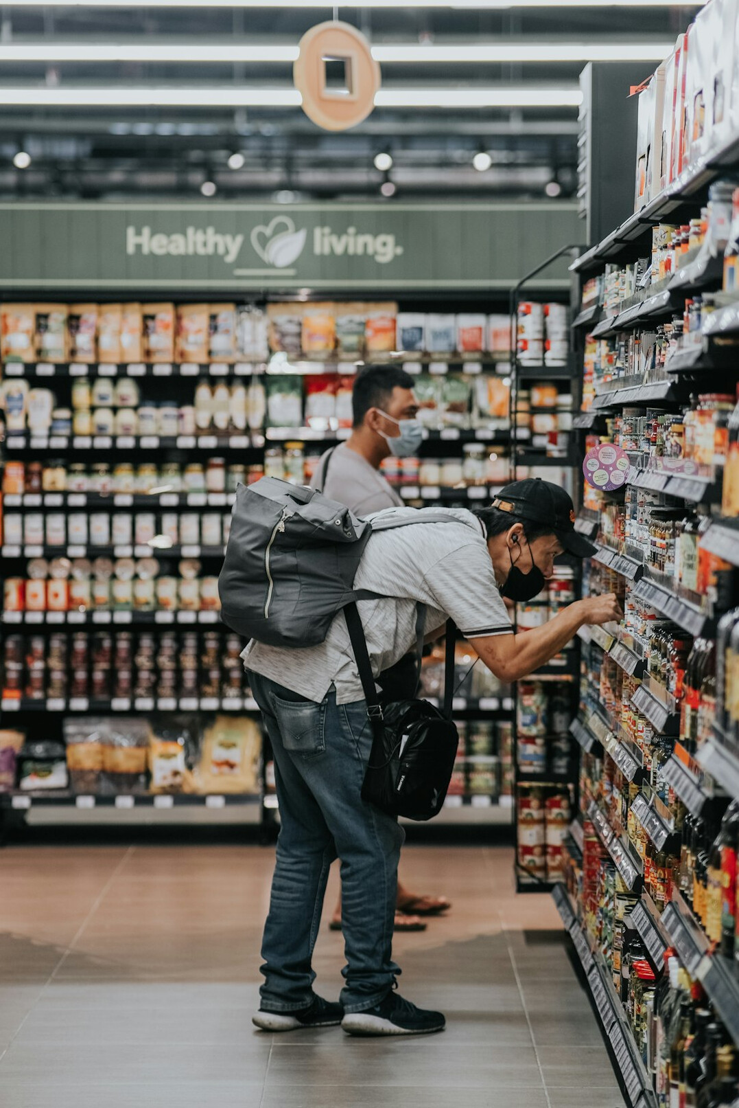 store detective in supermarket